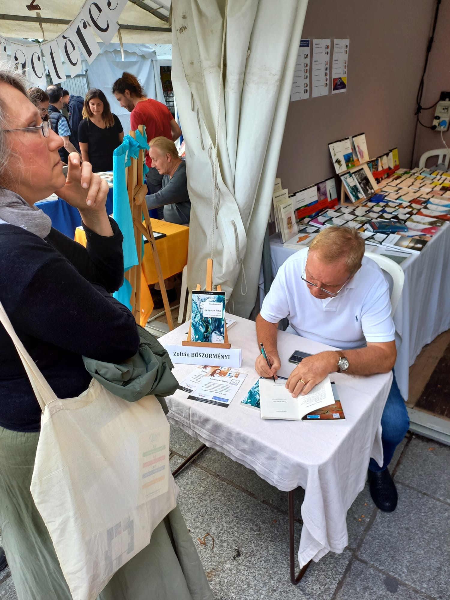 A KÖLTÉSZET VÁSÁRA