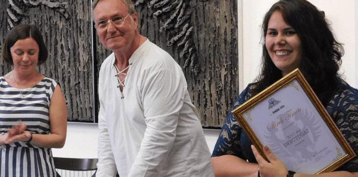 KÖSZÖNTJÜK A 70 ÉVES RAKOVSZKY ZSUZSÁT – CSODÁT TENNI ABBAN A VILÁGBAN, AHOL NINCSENEK CSODÁK