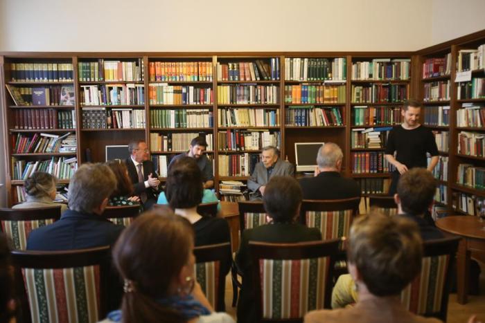 OROSZUL IS BEMUTATTÁK BÖSZÖRMÉNYI ZOLTÁN ÚJ KÖTETÉT, A SÓVÁRGÁST