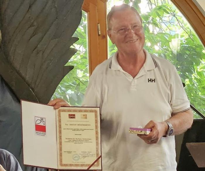 Laik Eszter: ÚJRAKEZDENI ÉS FELÉPÍTENI