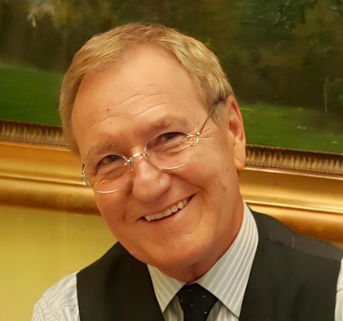 Simó Helga:  Az olvasói visszajelzés a mérvadó – Böszörményi Zoltán főszerkesztő az Irodalmi Jelen küldetéséről 